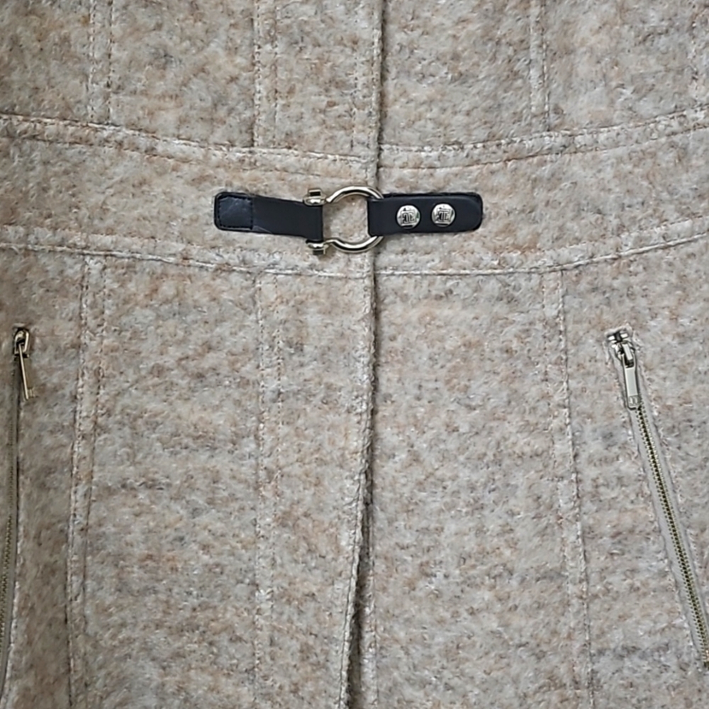 Coat - Picture 4 of 5